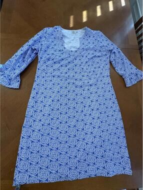 Katherine Way size large Blue and White Patterned Dress with 3/4 Sleeves